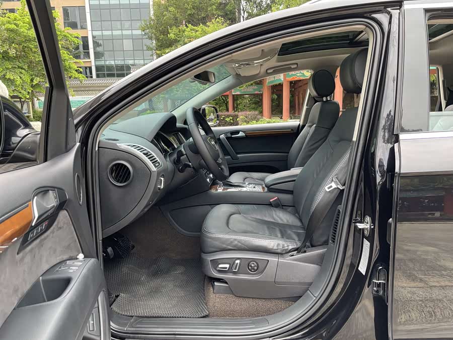 Audi Q7 2015 car image #17