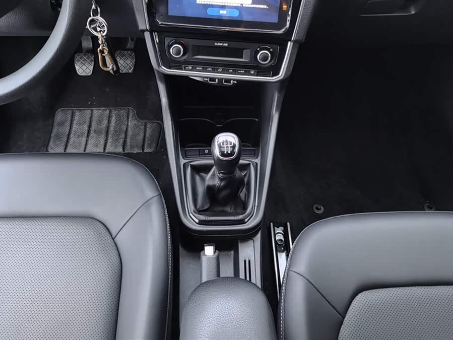 Skoda Rapid 2021 car image #17