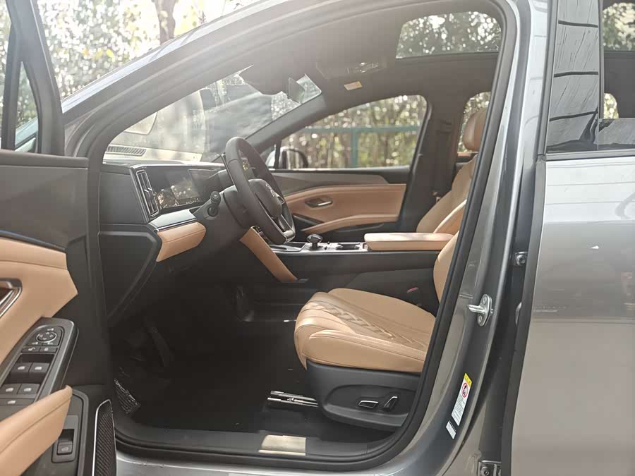 BYD SongL DM-i 2025 car image #17
