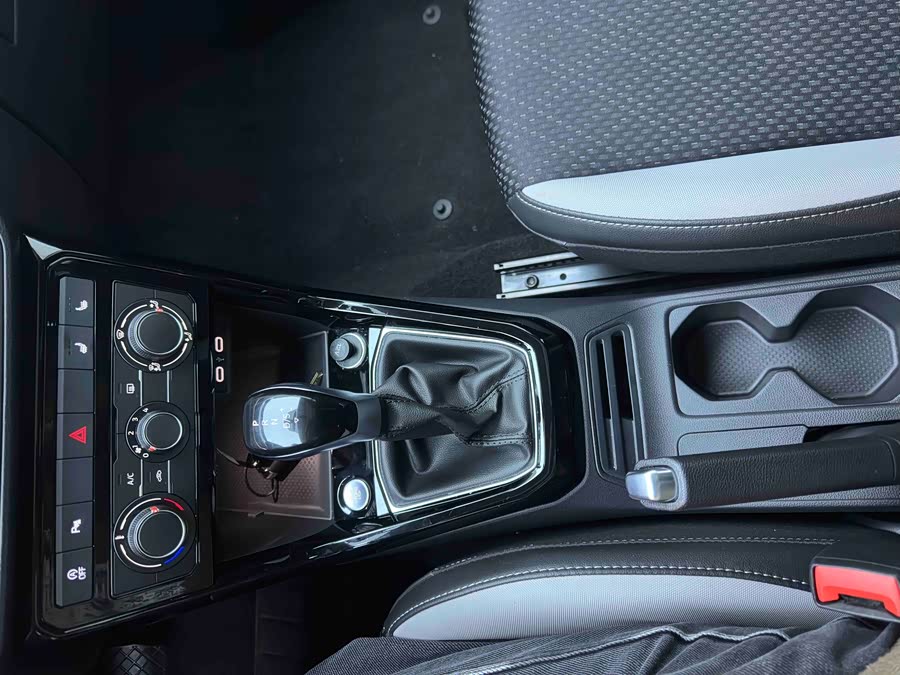 Volkswagen Tacqua 2023 car image #17