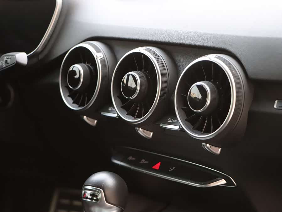 Audi TT 2017 car image #17