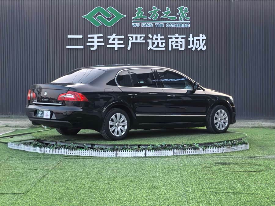 Skoda Superb 2012 imagem de carro #17