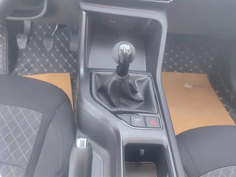 Roewe i5 2025 car image #17