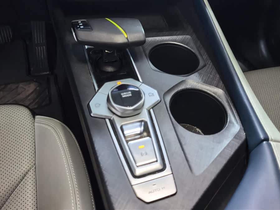 Changan UNI-V iDD 2023 car image #17