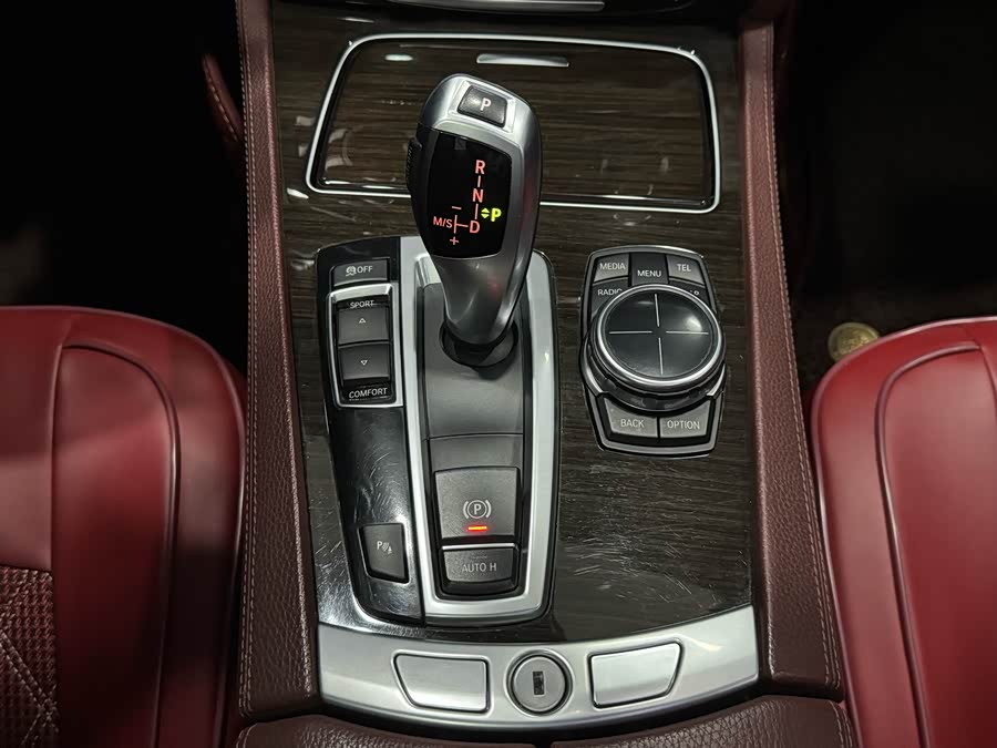 BMW 7 Series 2013 car image #17