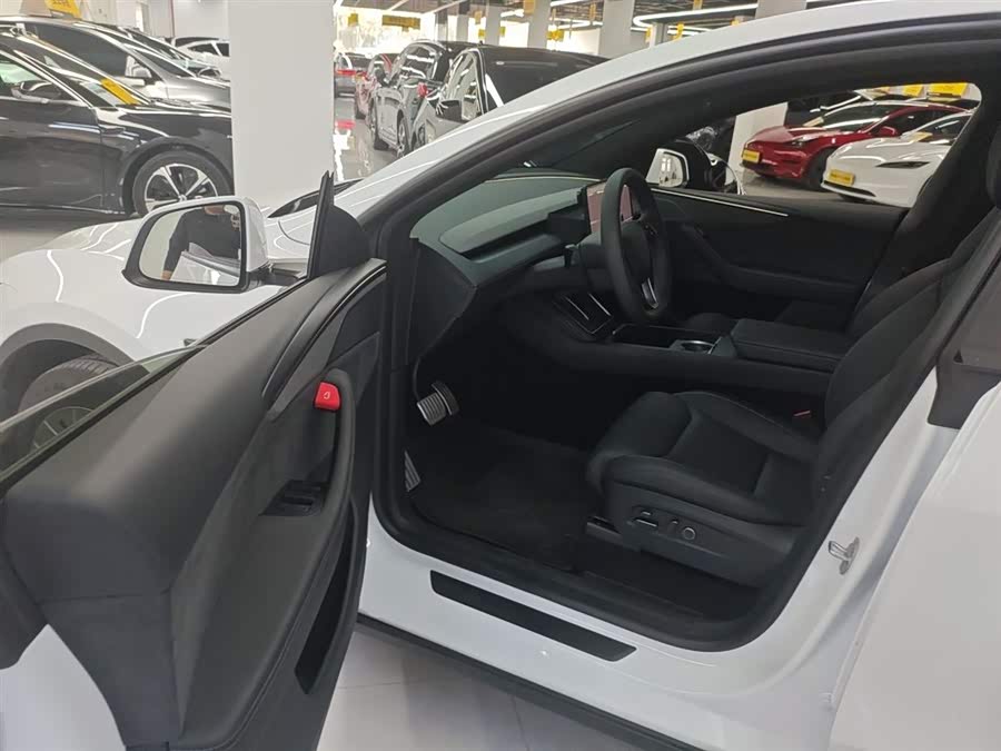特斯拉 Model Y L 2025 汽车图片 #17