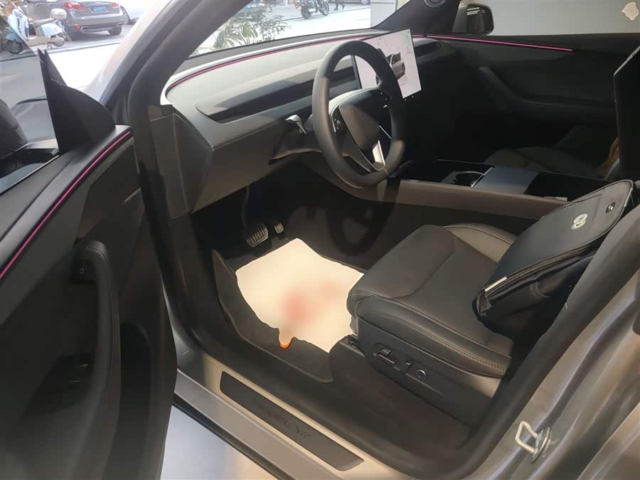 特斯拉 Model Y L 2025 汽车图片 #17