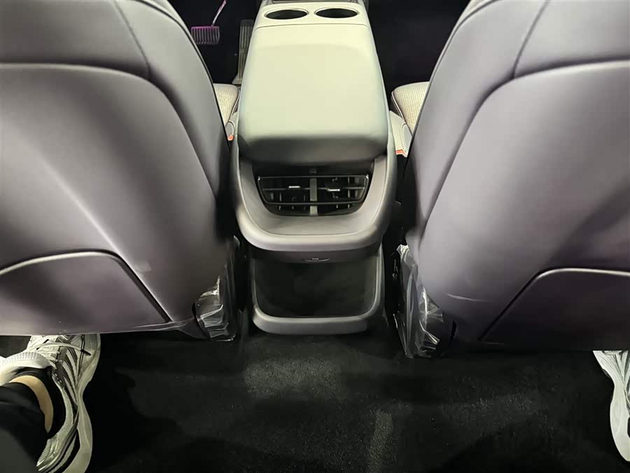 阿维塔 阿维塔06 2025 汽车图片 #17