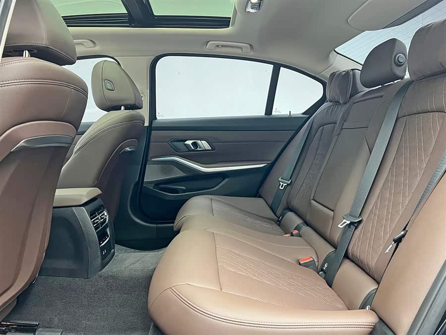 BMW i3 2024 car image #17