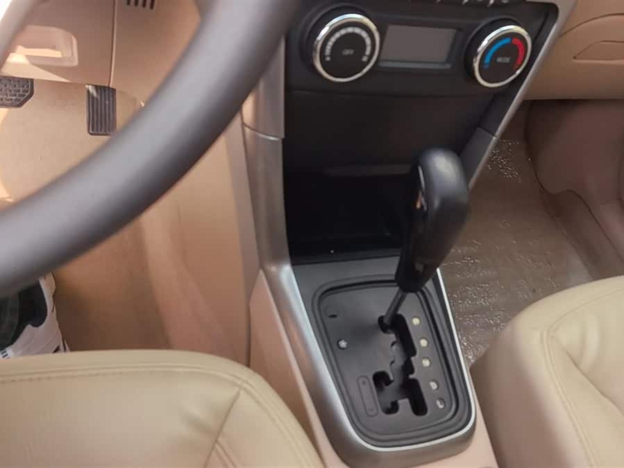 Chery Tiggo 3 2014 car image #17