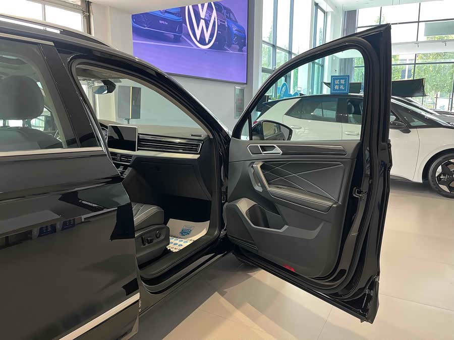 Volkswagen Tiguan L New Energy 2025 car image #17