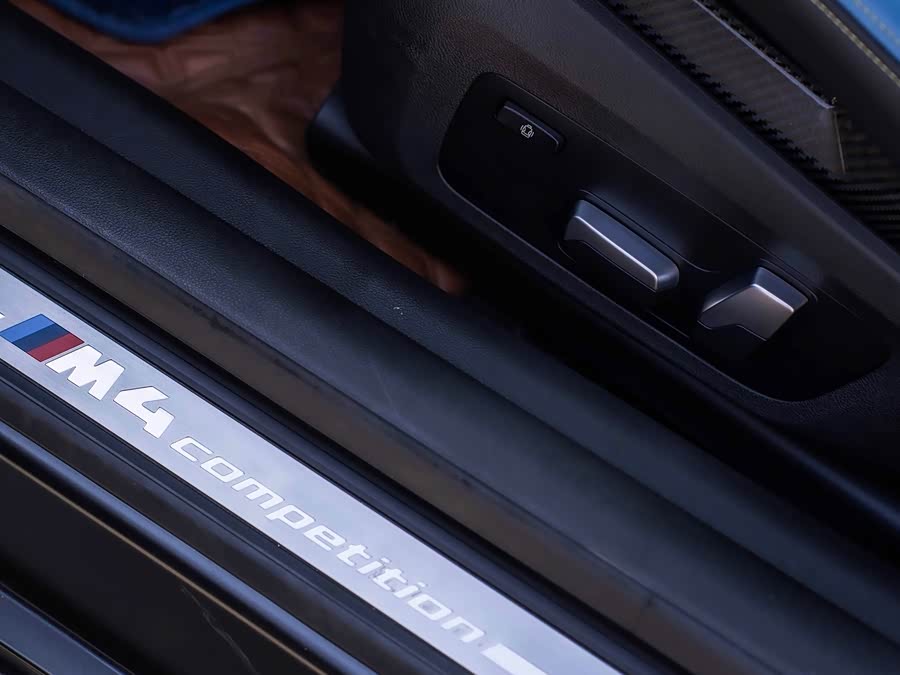 BMW M4 2021 car image #17