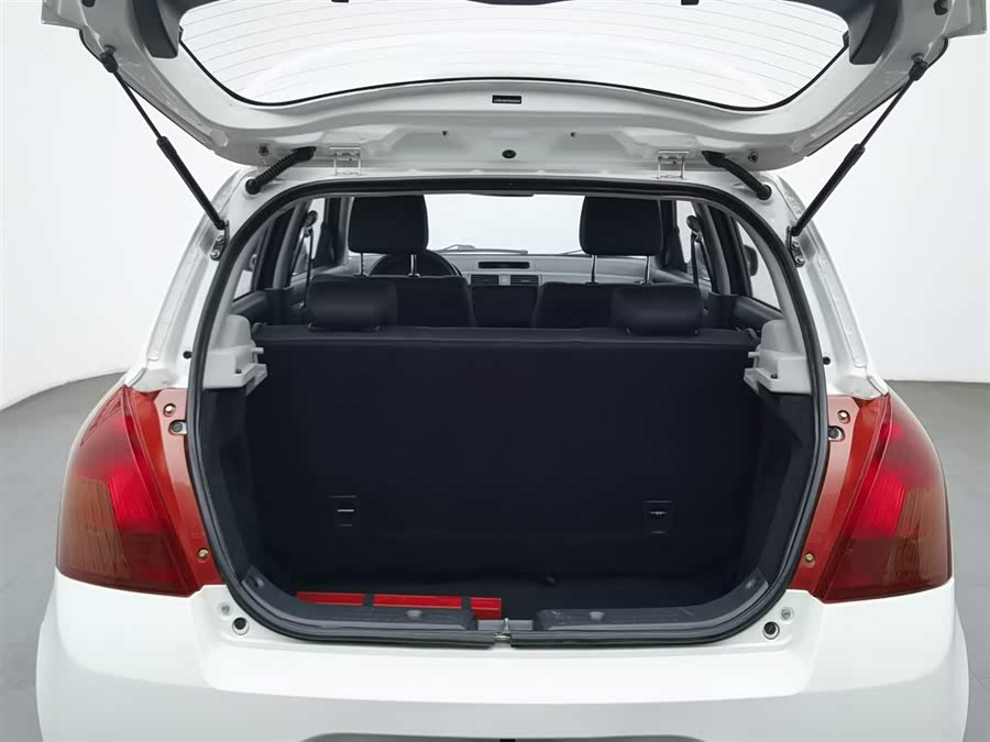 Suzuki Swift 2015 car image #17