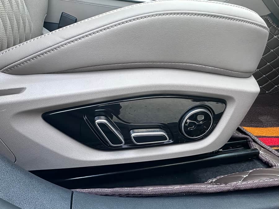 BYD Han 2025 car image #17