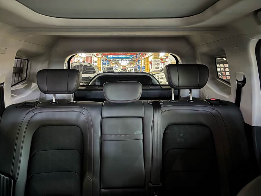 Jetour Traveller 2023 car image #17