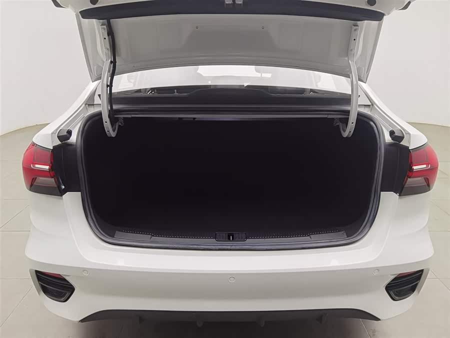 Roewe i5 2022 car image #17
