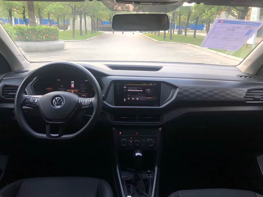Volkswagen T-Cross 2023 #17 Volkswagen T-Cross 2023 car image #17