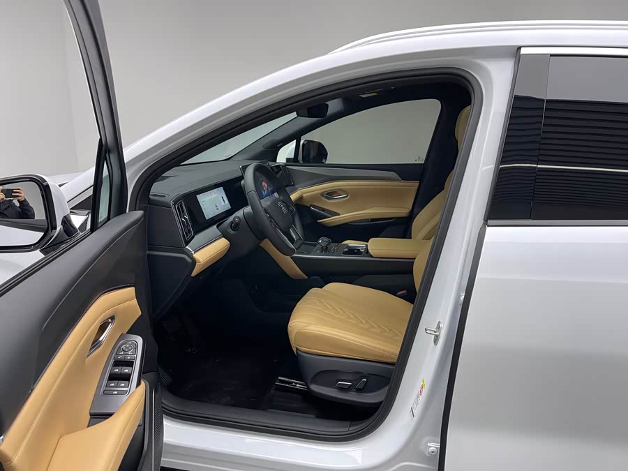 BYD SongL DM-i 2024 #17 BYD SongL DM-i 2024 car image #17