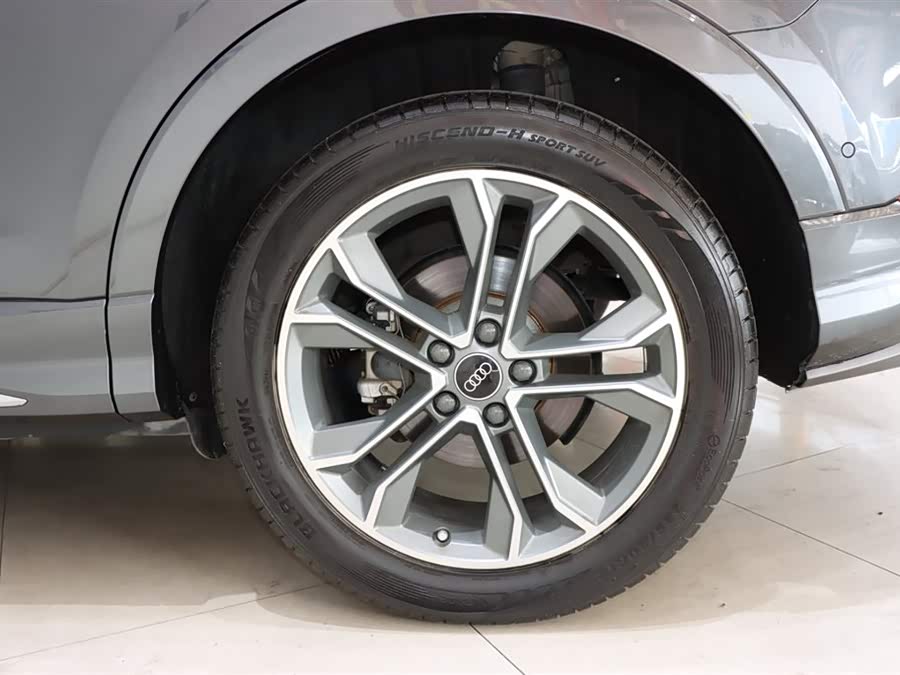 Audi Q3 2022 car image #17