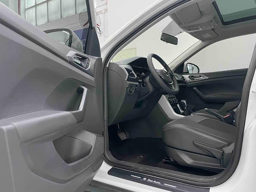 Volkswagen T-Cross 2021 #17 Volkswagen T-Cross 2021 car image #17