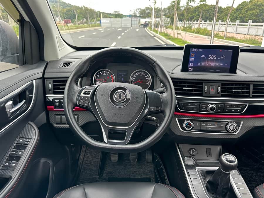 Forthing SX6 2020 #17 Forthing SX6 2020 car image #17