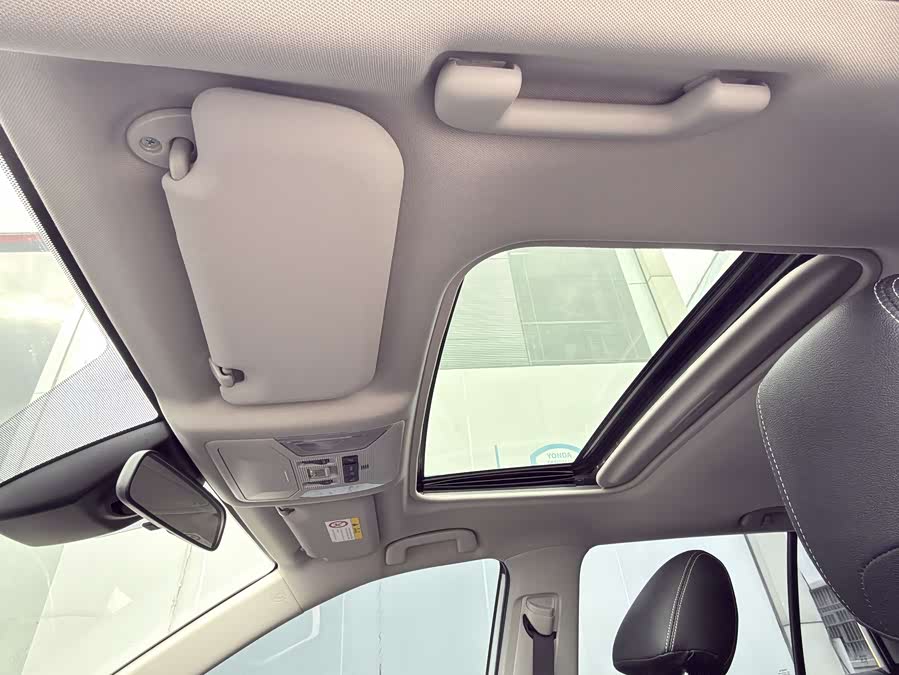 Toyota RAV4 2022 car image #17