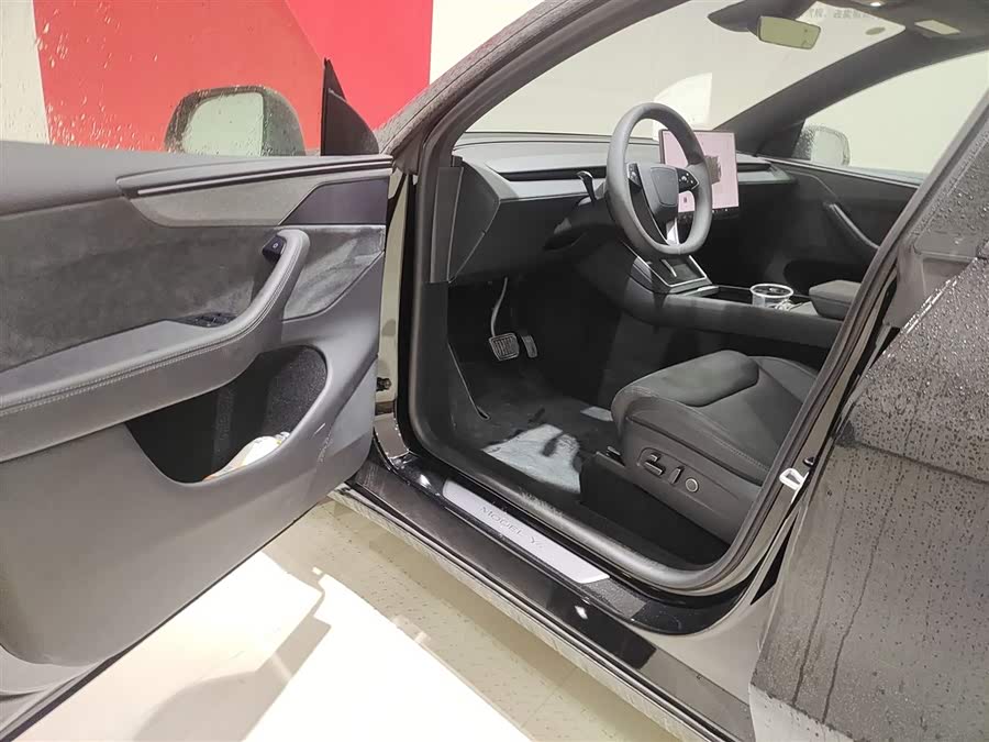 特斯拉 Model Y L 2025 汽车图片 #17