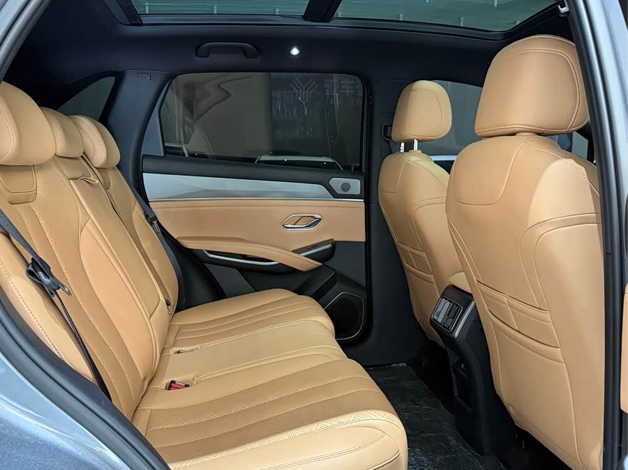 BYD SongL DM-i 2024 car image #17
