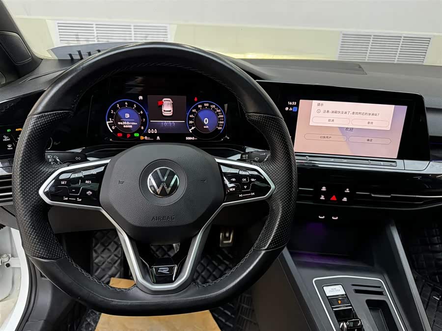 Volkswagen Golf 2023 car image #17
