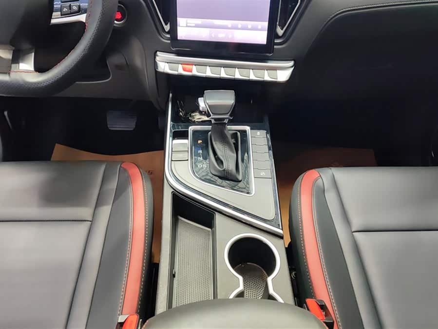 Forthing T5 2023 immagine di auto #17