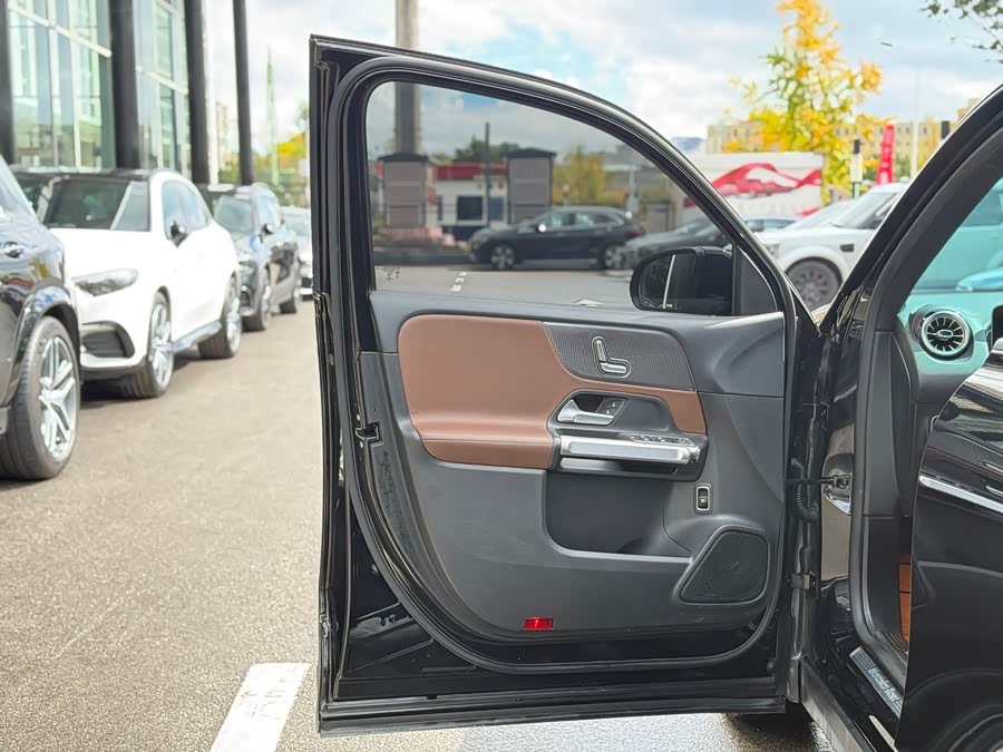 Mercedes-Benz GLB Class 2025 car image #17