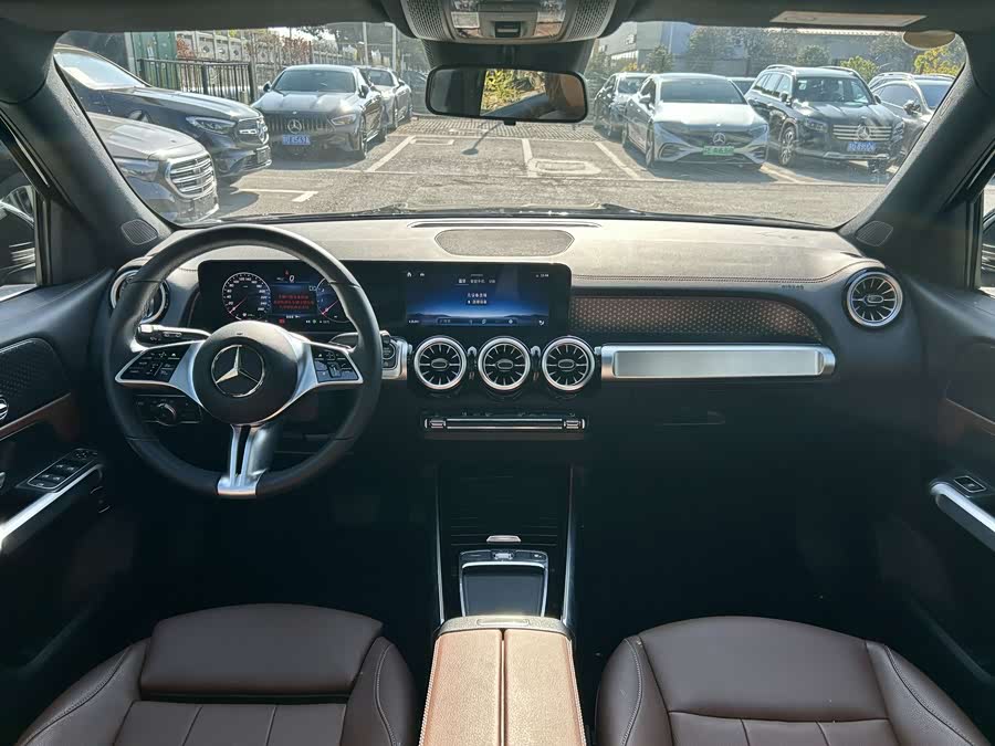Mercedes-Benz GLB Class 2025 car image #17