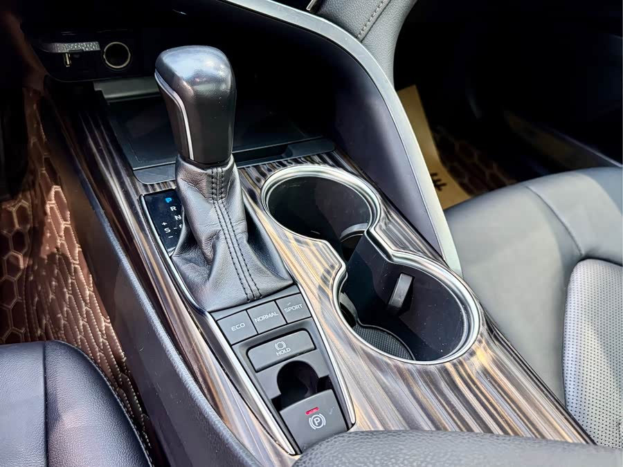 Toyota Camry 2018 car image #17