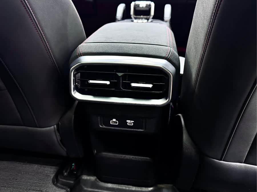 Jetour Traveller 2023 car image #17