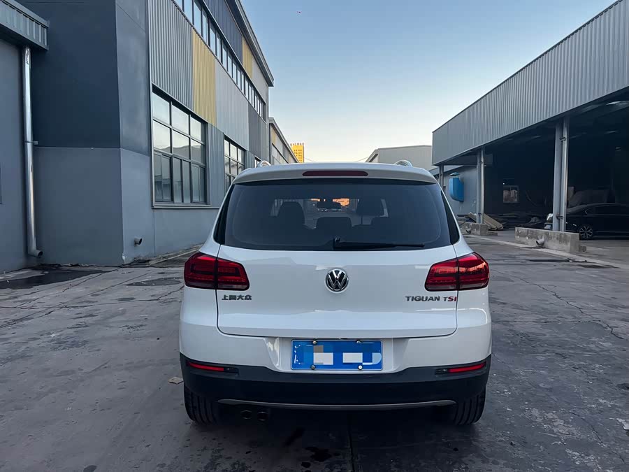 Volkswagen Tiguan 2015 car image #17