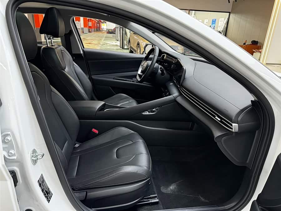 Hyundai Elantra 2023 car image #17