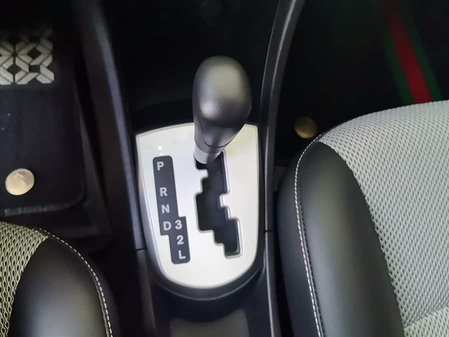 Mazda Reina Hatchback 2014 car image #17
