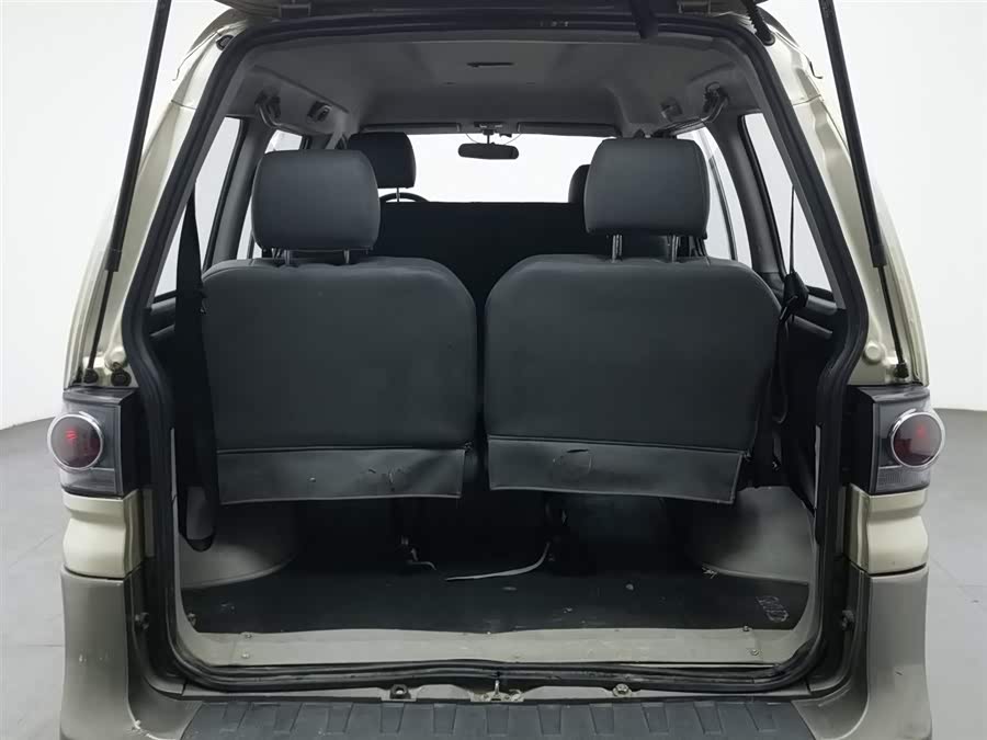 Forthing Lingzhi 2019 #17 Forthing Lingzhi 2019 car image #17