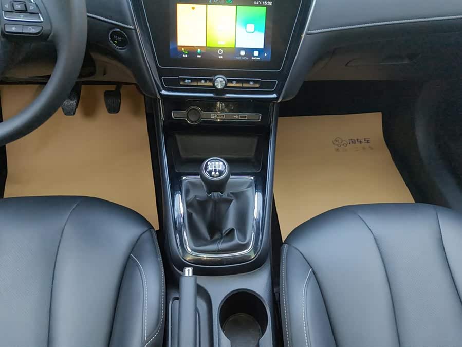 Roewe i5 2020 #17 Roewe i5 2020 car image #17