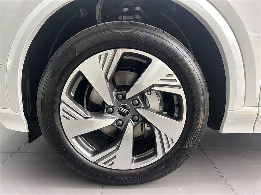 Audi Q6L e-tron 2025 car image #17