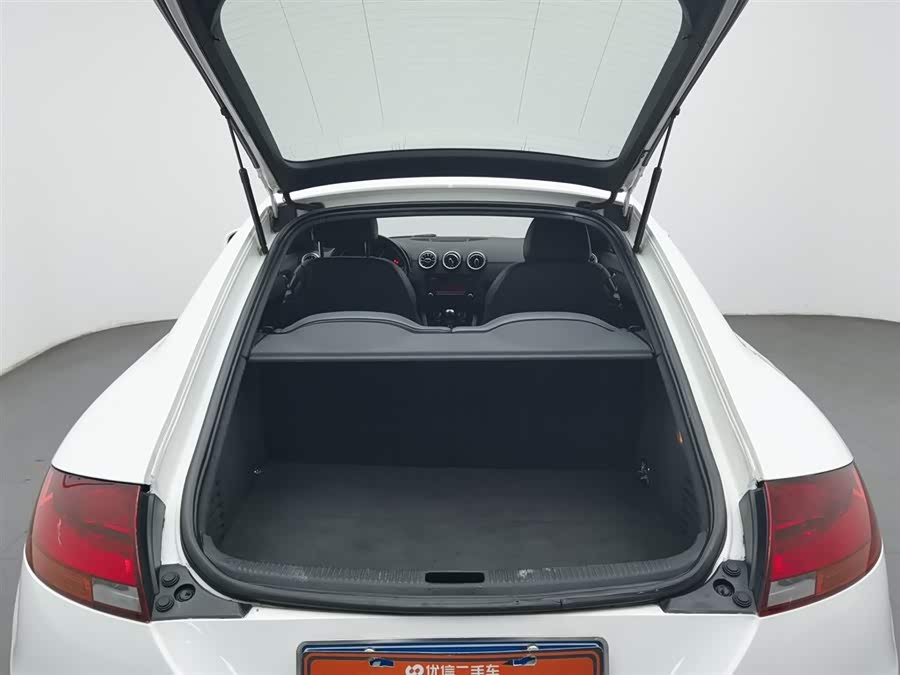 Audi TT 2011 car image #17