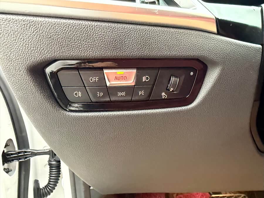 BMW i3 2024 car image #17