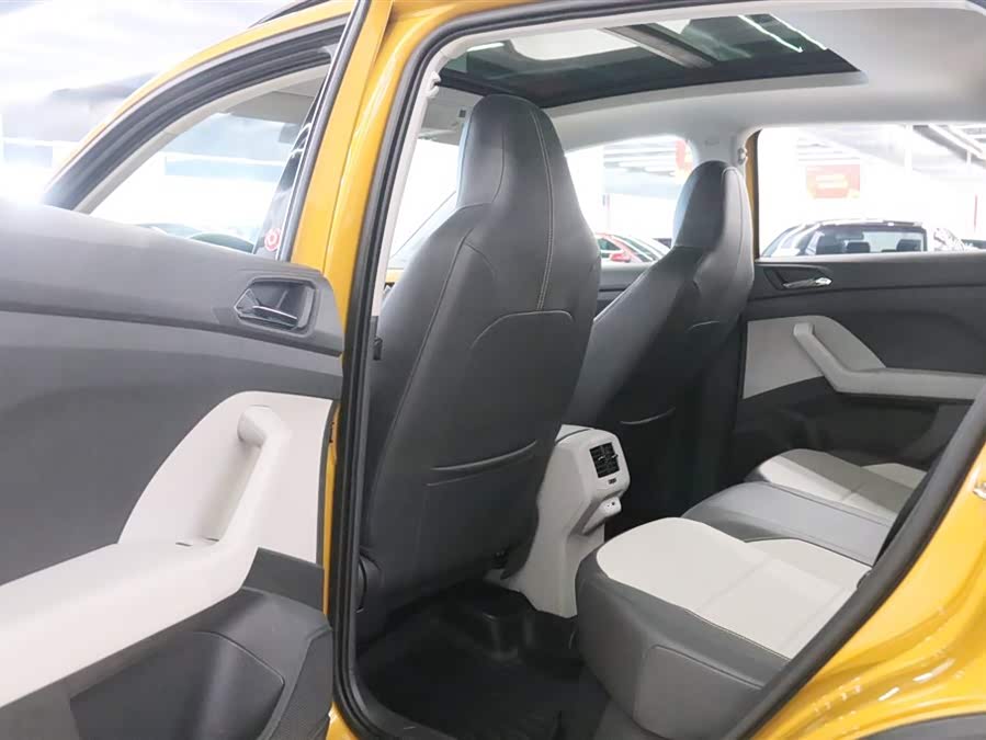 Volkswagen T-Cross 2022 car image #17