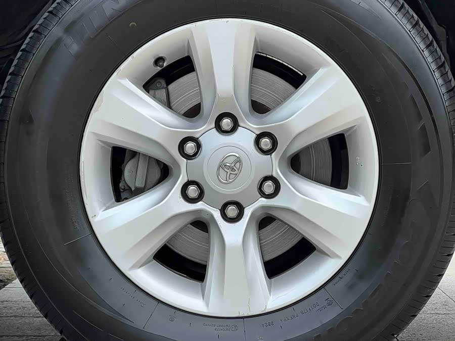 Toyota Prado (Imported) 2012 car image #17