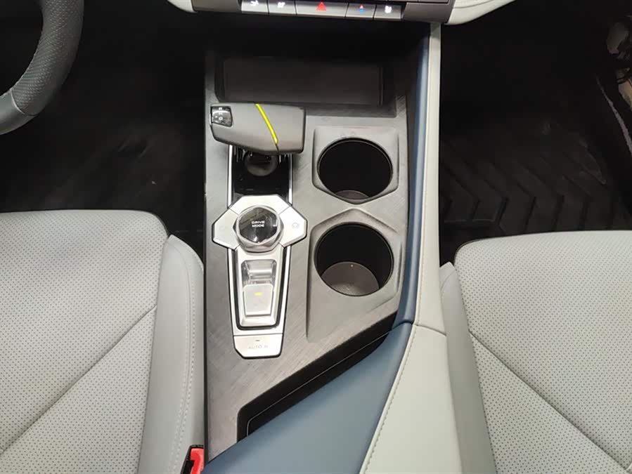 Changan UNI-V iDD 2023 car image #17