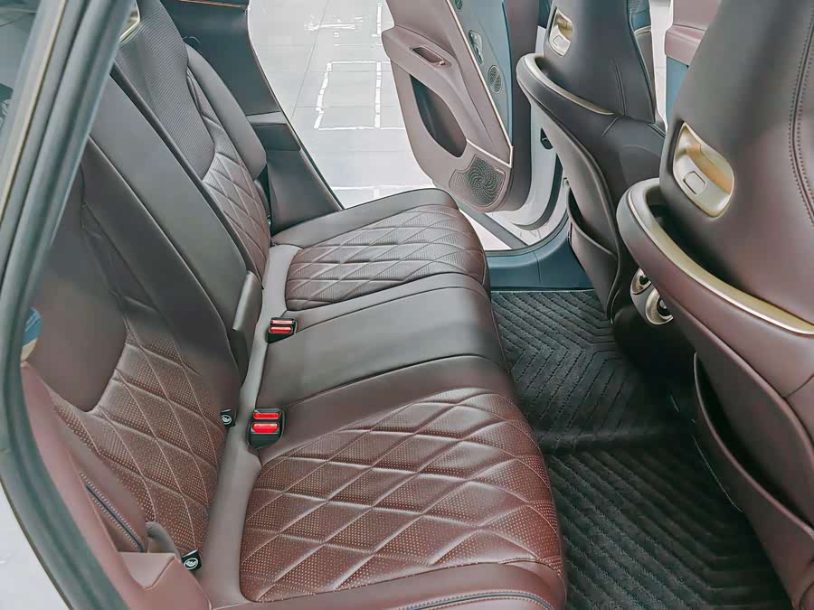 Avatr 11 2024 car image #17