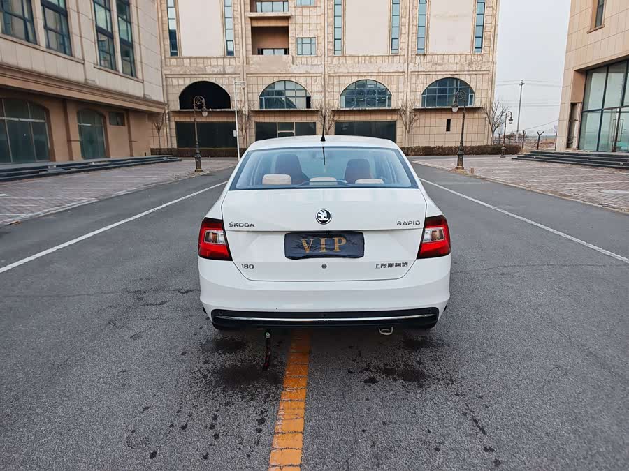 Skoda Rapid 2018 car image #17