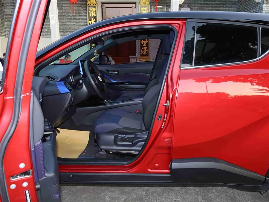 Toyota C-HR 2018 car image #17