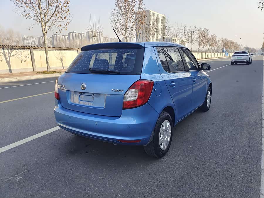 Skoda Fabia 2013 immagine di auto #17