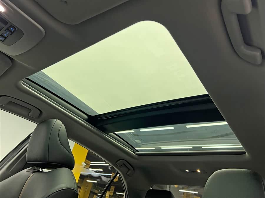 Toyota Camry 2021 car image #17